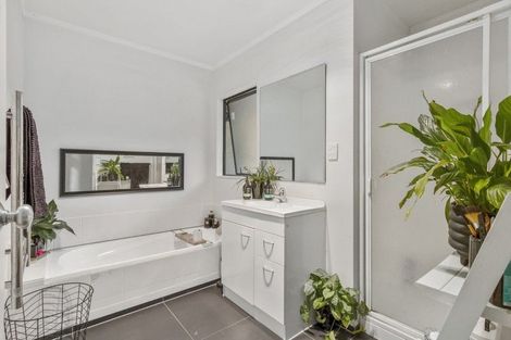 Photo of property in 3a John Webster Place, Glen Eden, Auckland, 0602