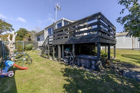 Photo of property in 35 Riversdale Drive, Merrilands, New Plymouth, 4312