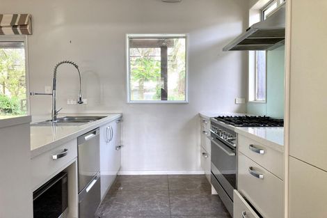 Photo of property in 16 Midhurst Avenue, Henderson, Auckland, 0612