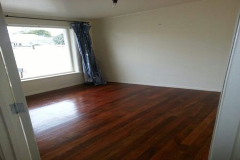 Photo of property in 2/2 Lansdowne Street, Bayswater, Auckland, 0622