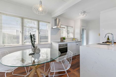 Photo of property in 1/15 Stanley Avenue, Milford, Auckland, 0620