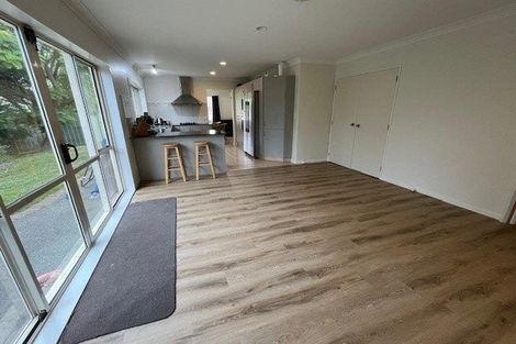 Photo of property in 28 Craigavon Drive, East Tamaki, Auckland, 2013