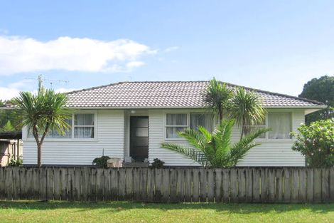 Photo of property in 11 Pendlebury Street, Green Bay, Auckland, 0604