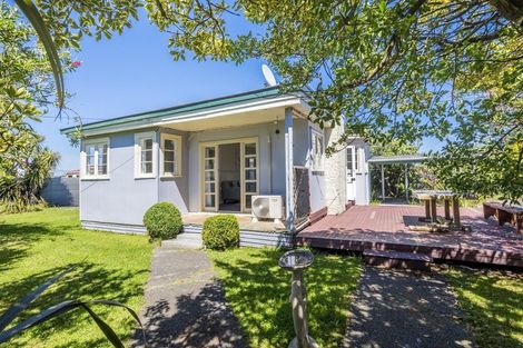 Photo of property in 2 Chaffey Street, Foxton Beach, Foxton, 4815