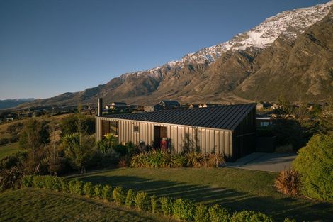 Photo of property in 14 Caithness Court, Jacks Point, Queenstown, 9371