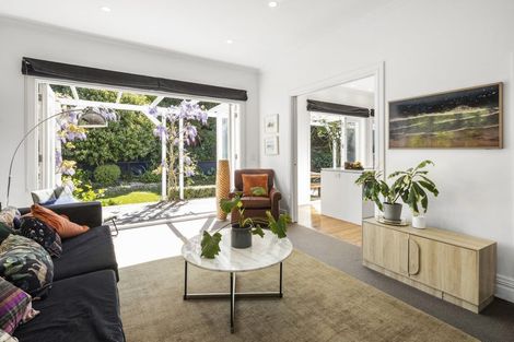 Photo of property in 56 Glen Road, Kelburn, Wellington, 6012