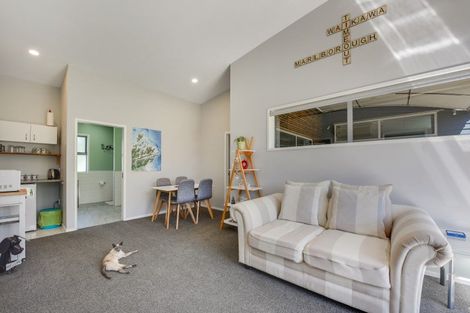 Photo of property in 15 Whitby Close, Waikawa, Picton, 7220