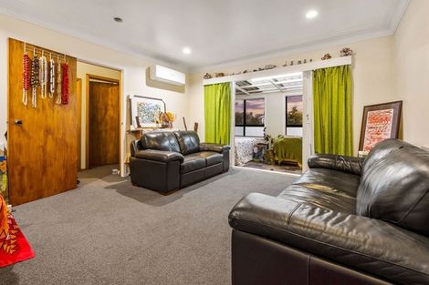 Photo of property in 12 Glendene Avenue, Glendene, Auckland, 0602