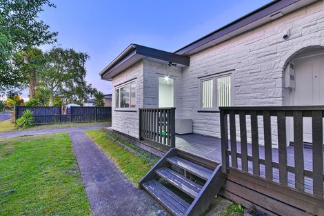 Photo of property in 2/49 Sutton Crescent, Papakura, 2110