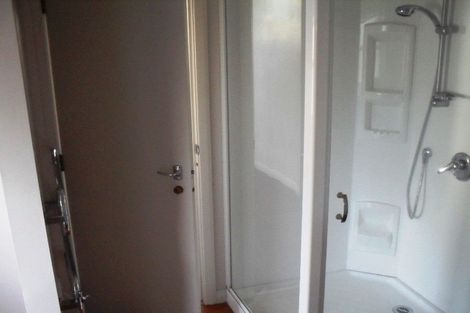 Photo of property in 2a Exmouth Road, Northcote, Auckland, 0627