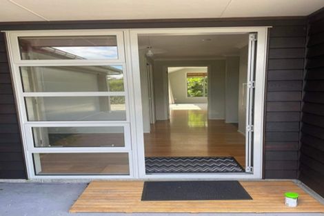 Photo of property in 52 Tarahunga Road, Levin, 5571