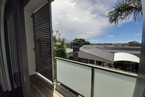 Photo of property in 4/50 Ocean View Road, Northcote, Auckland, 0627