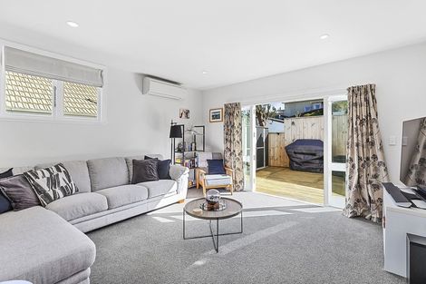 Photo of property in 27a Mexted Terrace, Tawa, Wellington, 5028