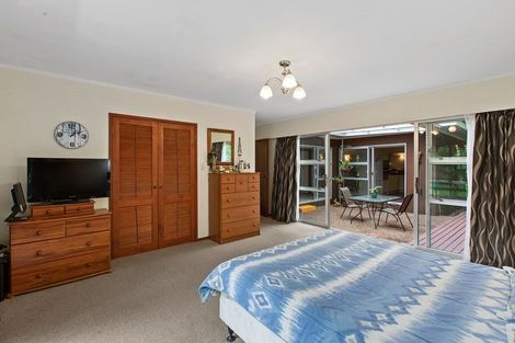 Photo of property in 48 Grassmere Road, Henderson Valley, Auckland, 0612