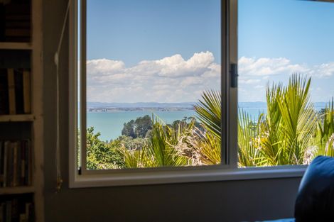 Photo of property in 2a Warner Park Avenue, Laingholm, Auckland, 0604