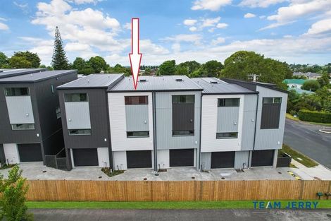 Photo of property in 4/26 Buscomb Avenue, Henderson, Auckland, 0610