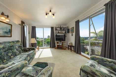 Photo of property in 10 Stallard Place, Glen Eden, Auckland, 0602