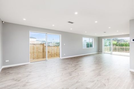 Photo of property in 125 Godfrey Drive, Orewa, 0931