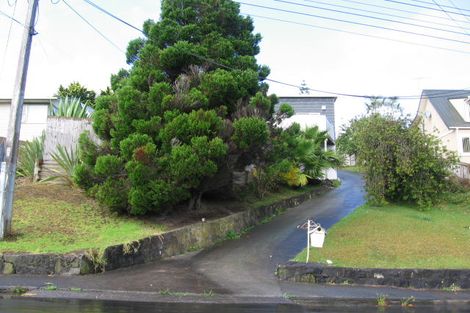 Photo of property in 4 Seymour Road, Sunnyvale, Auckland, 0612