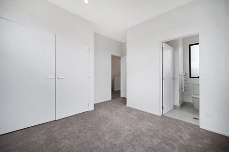 Photo of property in 5/233 Great North Road, Henderson, Auckland, 0612