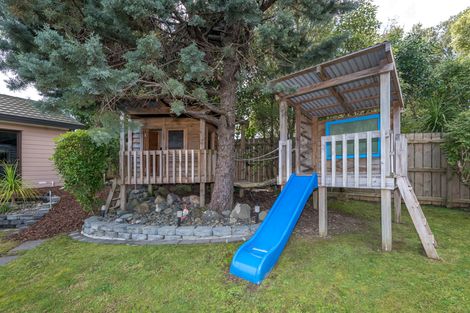 Photo of property in 11 Woodview Rise, Botany Downs, Auckland, 2010