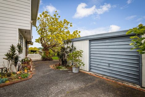 Photo of property in 143 West Harbour Drive, West Harbour, Auckland, 0618