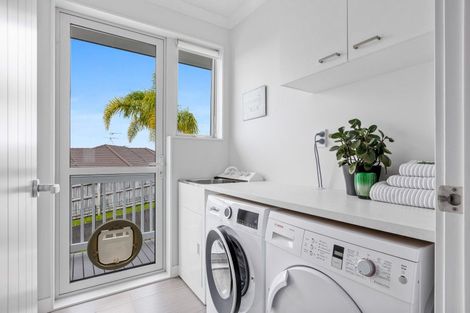 Photo of property in 56 Grovenor Drive, Orewa, 0931