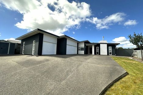 Photo of property in 15 Monaco Grove, Fitzherbert, Palmerston North, 4410