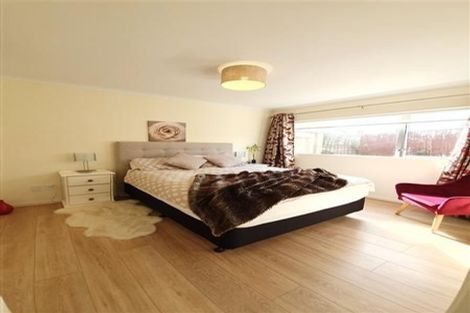 Photo of property in 2/18a Sherwood Avenue, Te Atatu South, Auckland, 0610