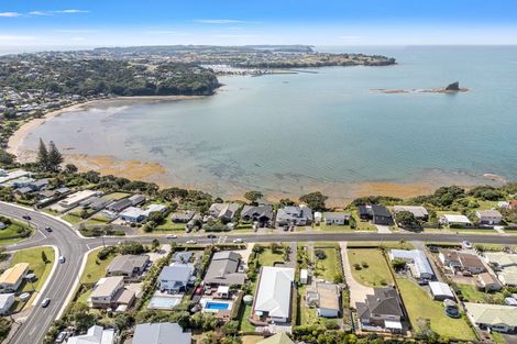 Photo of property in 86 Tiri Road, Tindalls Beach, Whangaparaoa, 0930