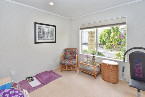 Photo of property in 2/7 Zurich Place, Weymouth, Auckland, 2103
