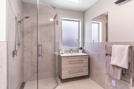 Photo of property in 76 Great North Road, Winton, 9720