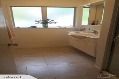 Photo of property in 2/20 Russell Street, Stanley Point, Auckland, 0624