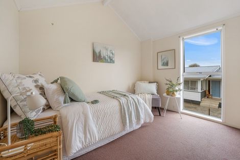 Photo of property in 5c Riversdale Drive, Merrilands, New Plymouth, 4312