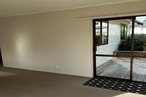 Photo of property in 1/8 Louise Place, West Harbour, Auckland, 0618