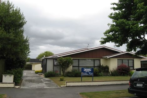 Photo of property in 4 Brookby Crescent, Avonhead, Christchurch, 8042