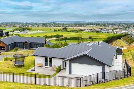 Photo of property in 77 Oak Road, Poraiti, Napier, 4112