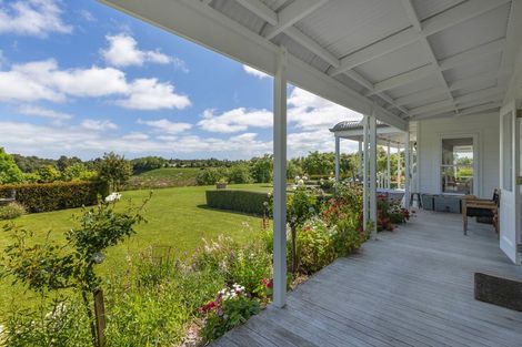 Photo of property in 68 Tarahunga Road, Levin, 5571