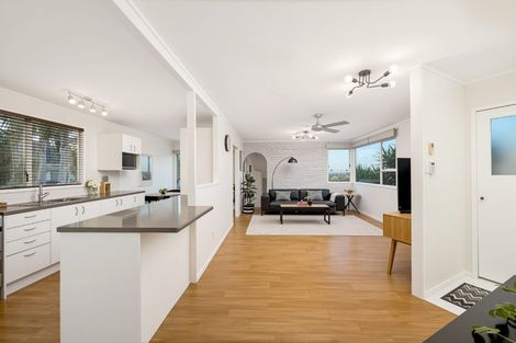 Photo of property in 5 Mckinley Road, Sunnyvale, Auckland, 0612