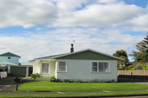 Photo of property in 37 Highbury Drive, Levin, 5510