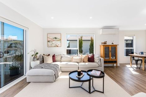 Photo of property in 11 Parkinson Close, Whitby, Porirua, 5024