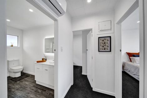 Photo of property in 76b Eliot Street, New Plymouth, 4310