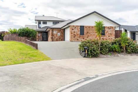 Photo of property in 12 Ngatiti Place, One Tree Point, 0118