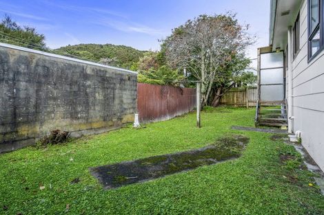Photo of property in 1b Sunny Grove, Wainuiomata, Lower Hutt, 5014