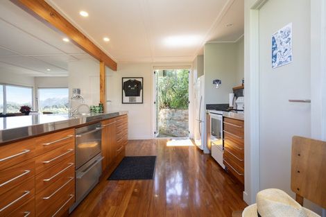 Photo of property in 61 Garden Road, Piha, 0772