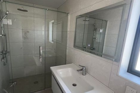 Photo of property in 28a Tiraumea Drive, Pakuranga, Auckland, 2010