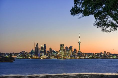 Photo of property in 21 Norwood Road, Bayswater, Auckland, 0622