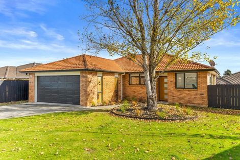 Photo of property in 185 Keri Vista Rise, Papakura, 2110