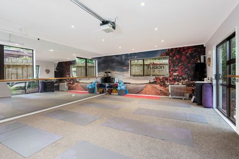 Photo of property in 11 Woodview Rise, Botany Downs, Auckland, 2010