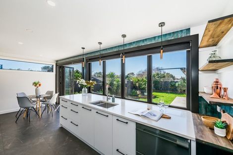 Photo of property in 13 Chums Road, Paraparaumu Beach, Paraparaumu, 5032
